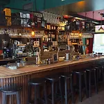 Borrel & Bed Onder Zeil