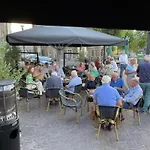 Borrel & Bed Onder Zeil