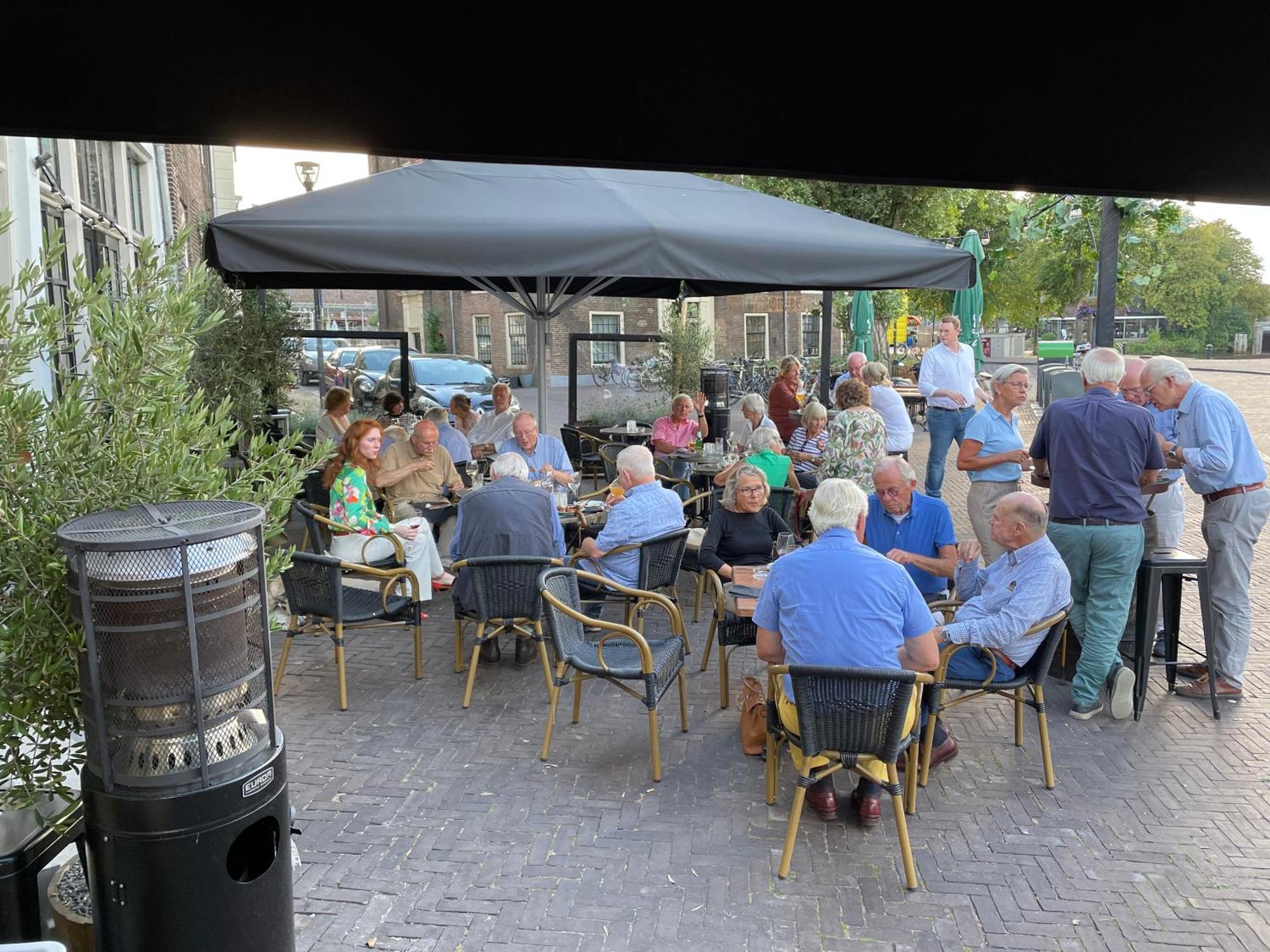 Borrel & Bed Onder Zeil